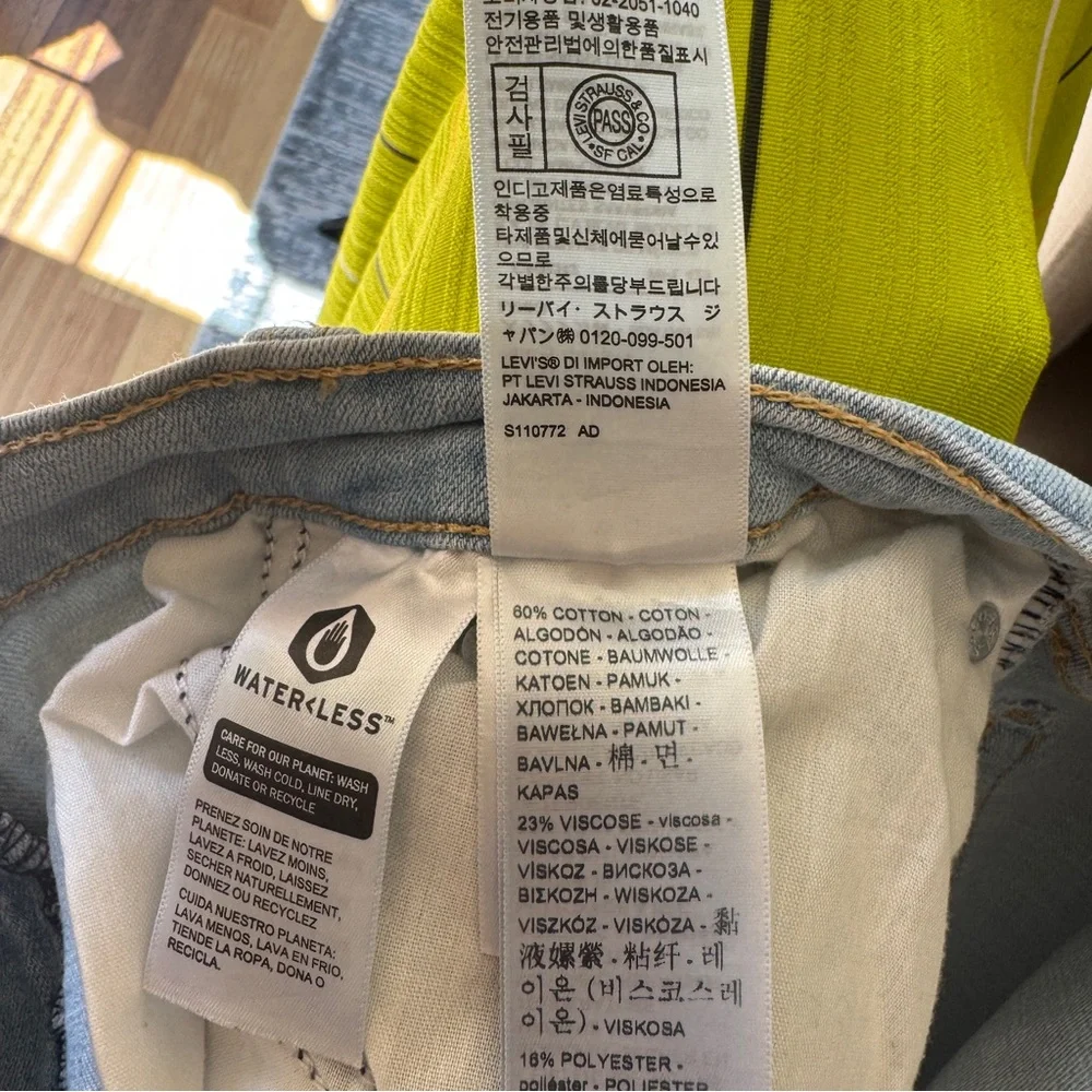 Levi's‎ Jeans Women's Light Wash Boyfriend Stretchy Jeans Size 31